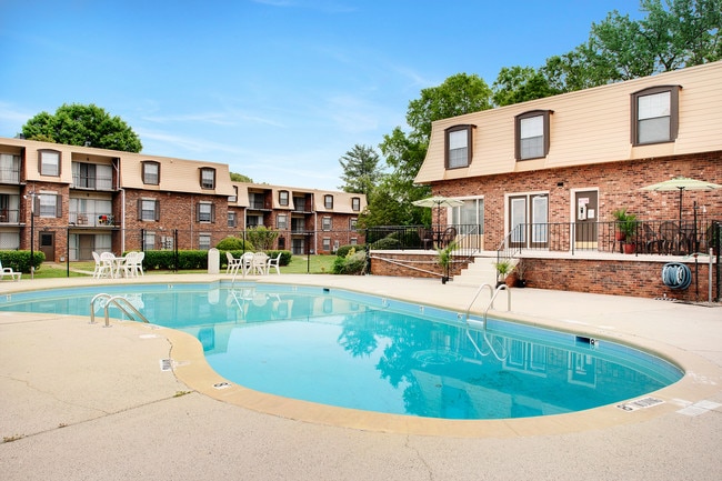 Photo - Lemans at Lawndale