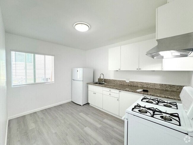Building Photo - 4061 Euclid Ave Unit E Rental