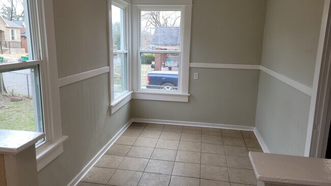 Photo - 3605 W Markham St