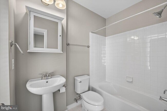 Photo - 930 Pete Jones Way