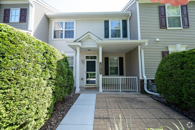 Building Photo - 10875 Oak Grv Cir Rental
