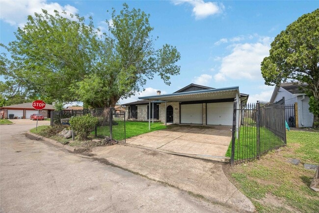 Building Photo - 12703 Redfern Dr