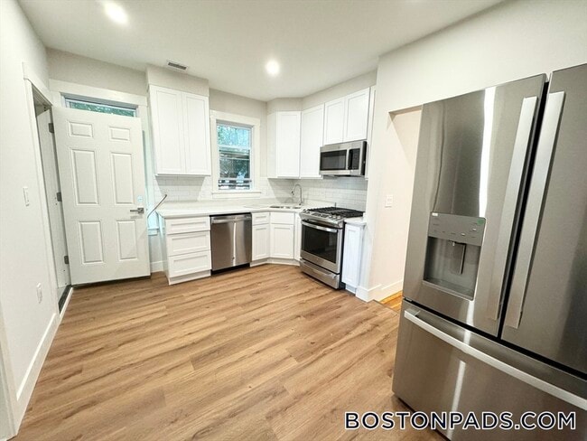 Building Photo - 147 E Cottage St