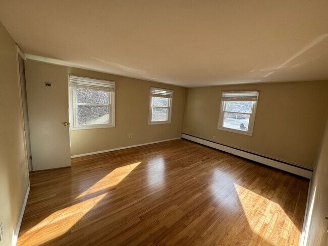 Photo - 10 Hardy Ave