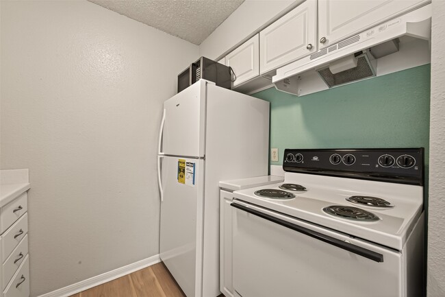 Building Photo - 1516 Bay Area Blvd Unit H10