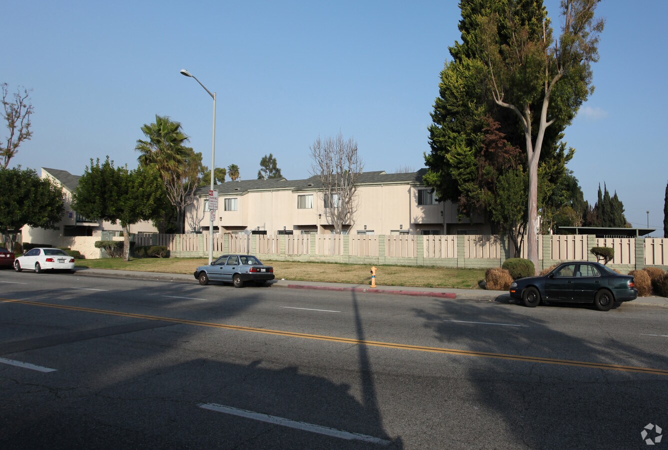 Photo - Whitfield Manor Apartments