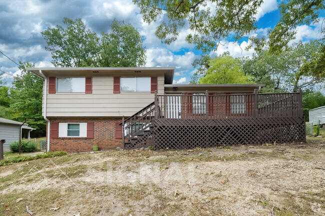 Building Photo - 2811 Creek Ln NE Rental