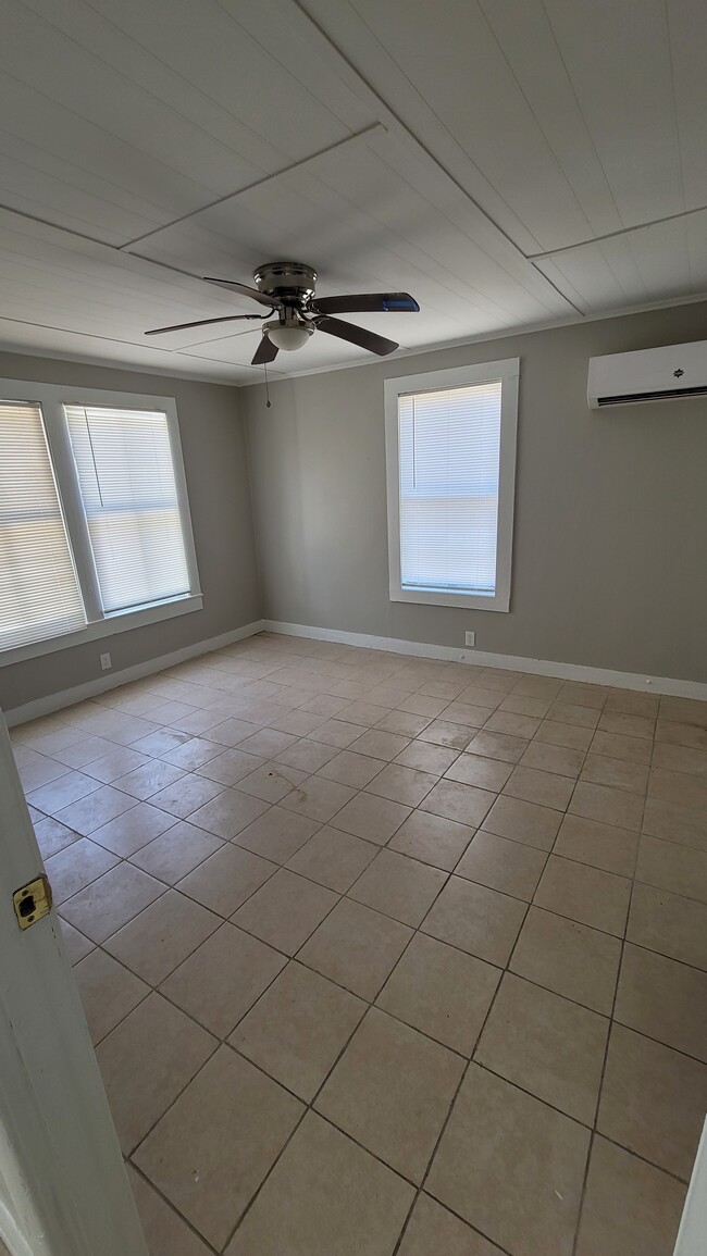 Photo - 1511 N Davis Hwy