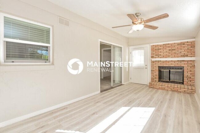 Photo - 4 Bedroom Pet-Friendly Home in DELAND, FL ...