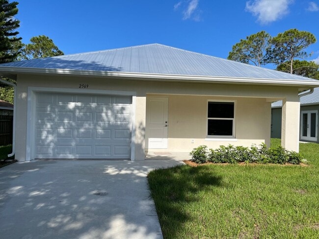 Building Photo - 2 bedroom, 2 bath home for rent