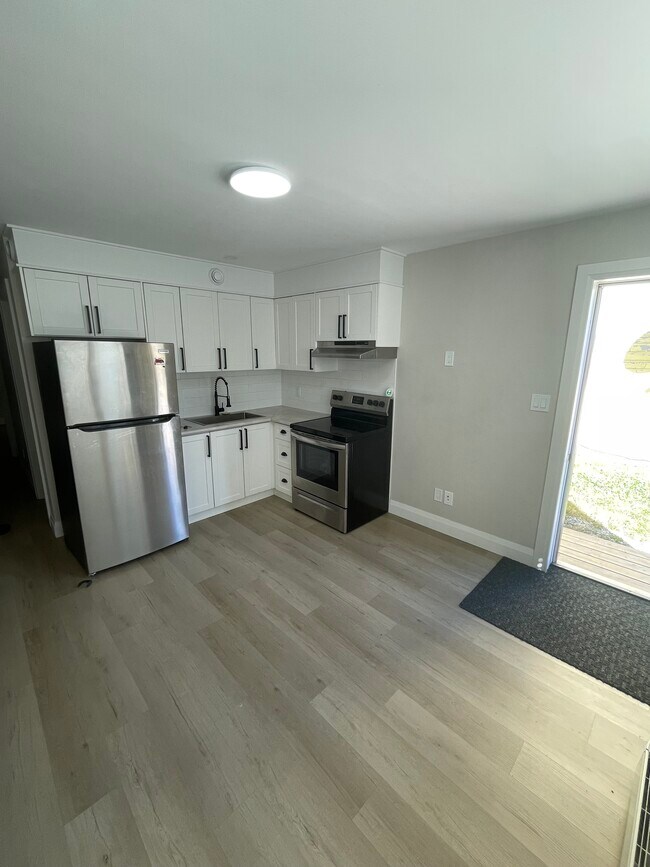 Building Photo - Quaint and Cozy One Bedroom Apartment Unit 2