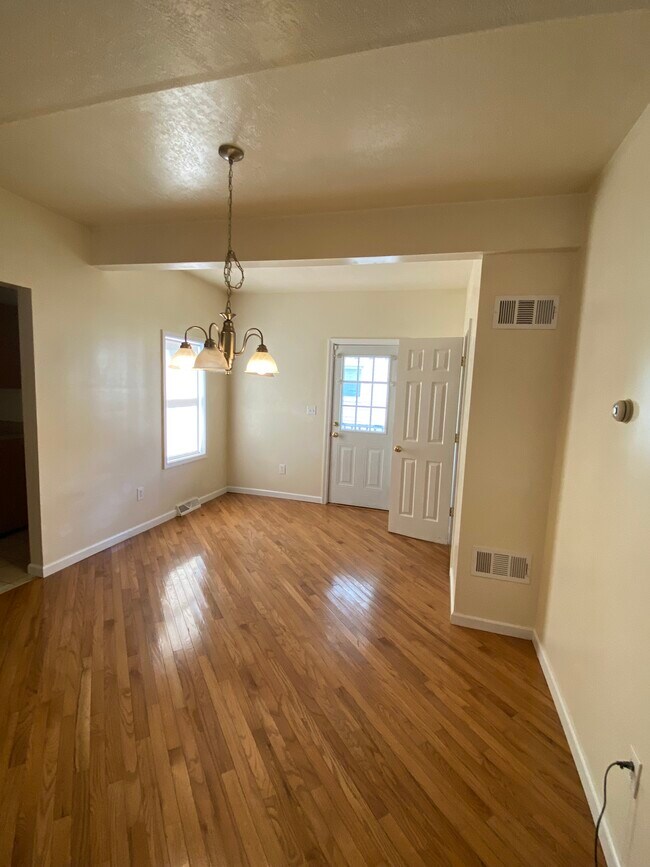 Photo - 314 Eicher Ave