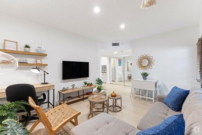Building Photo - 525 NE 17th Way Unit 1721 Rental