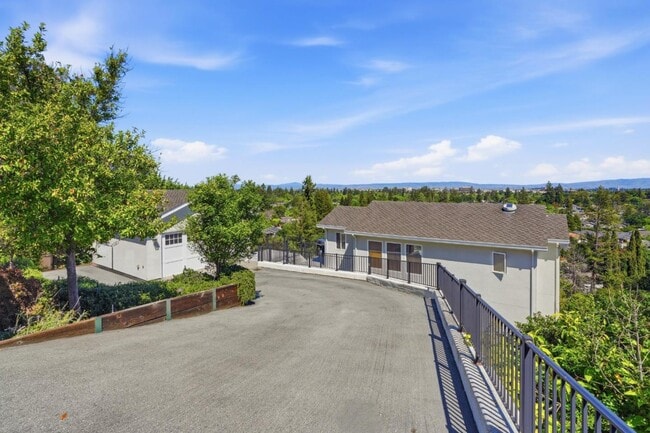 Building Photo - 531 Upland Rd