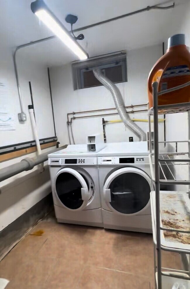 Photo - 1683 Beacon St Unidad #1G