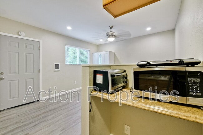 Photo - 1043 Henderson Ave Unit #B