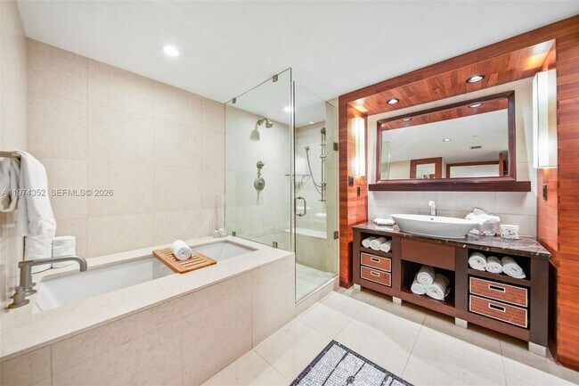 6801 Collins Ave Unit 604