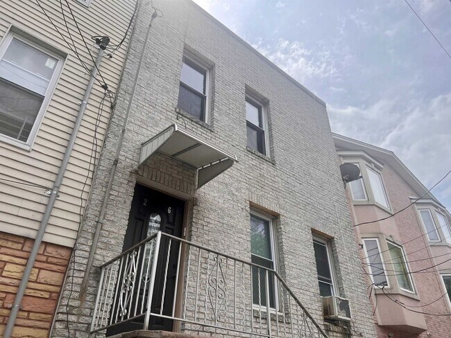 Building Photo - 26 Dales Ave Unit 2-2 Rental