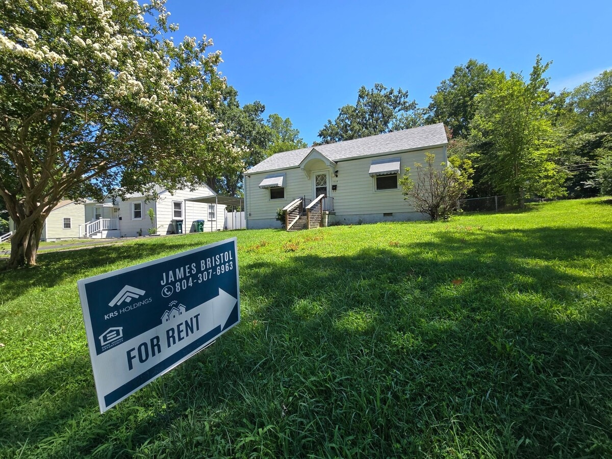 Photo - 1715 Rockwood Rd