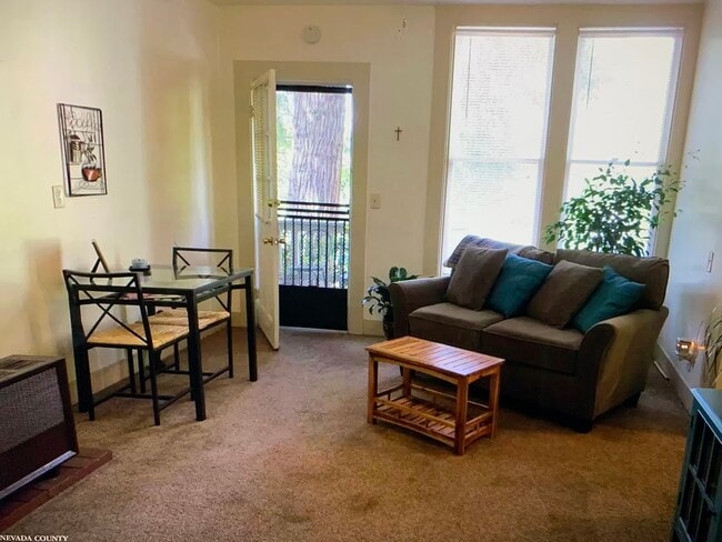 Sala de estar - 429 South Auburn