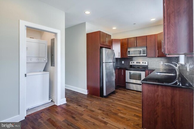 Photo - 2631 Catharine St