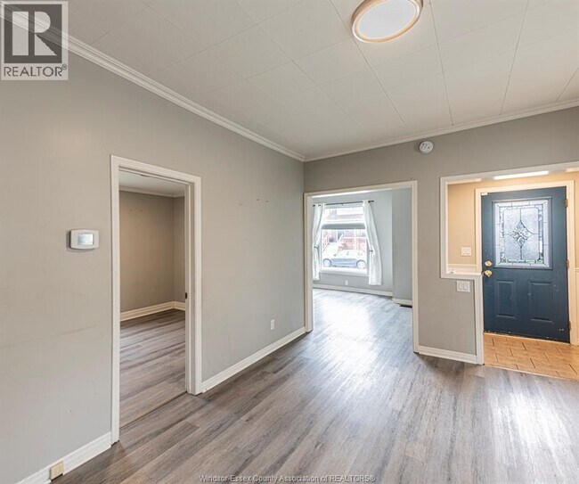 Photo - 420 Pierre Ave