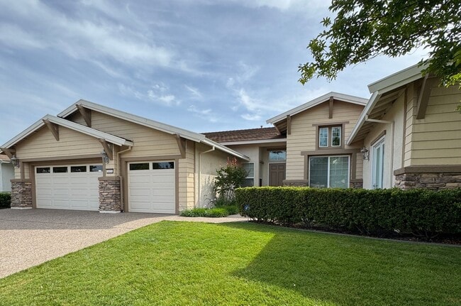 Building Photo - Sun City Lincoln Hills Active Adult Community Three Bedroom Three Car Garage SEE VIDEO