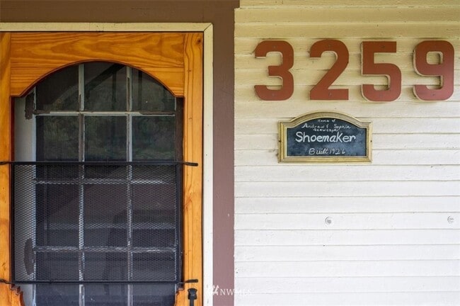 Photo - 3 Bedroom 1800 sq ft Cute Farm House with ...