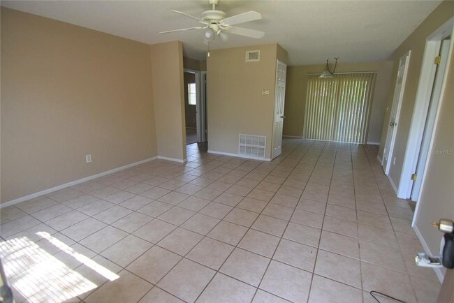 Photo - 423 Longwood Cir