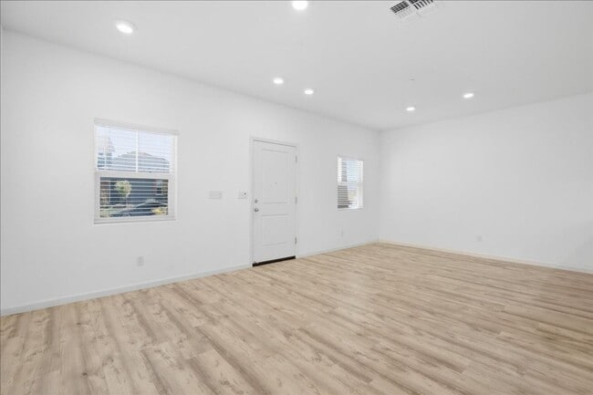 1229 Rojo St