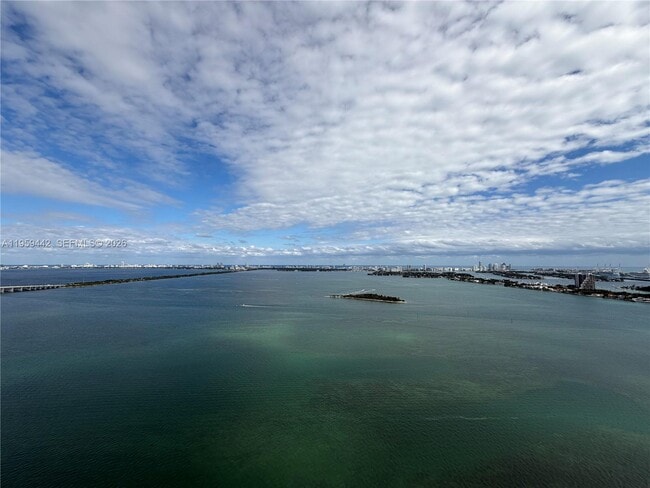 Building Photo - 700 NE 24th St Unit 3503