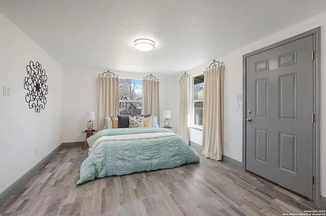 Photo - 2514 Valencia