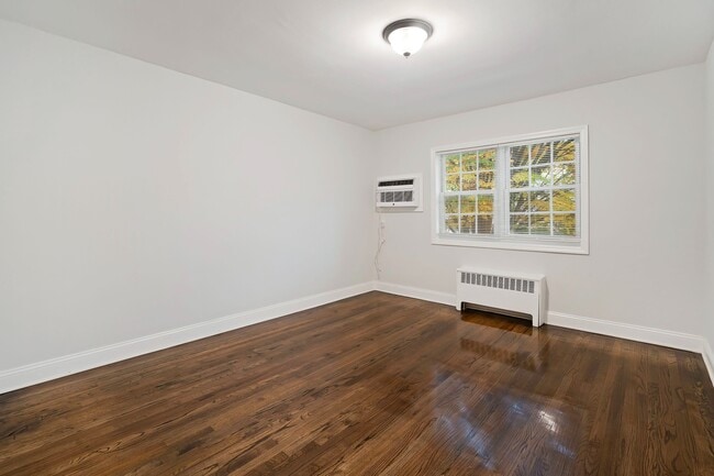 Photo - Molly Pitcher Village Apartments