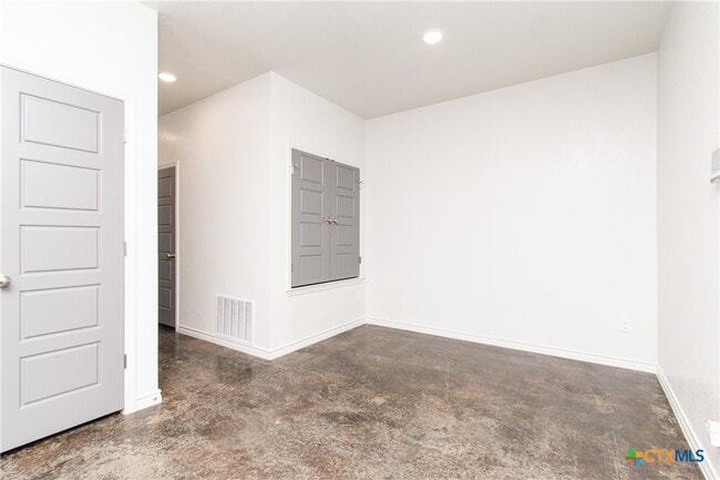 319 Riptide Dr