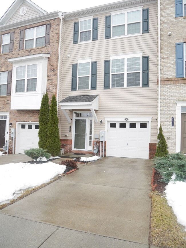 Building Photo - Beautiful 4-Bedroom Townhouse with Garage, Deck & Community Amenities