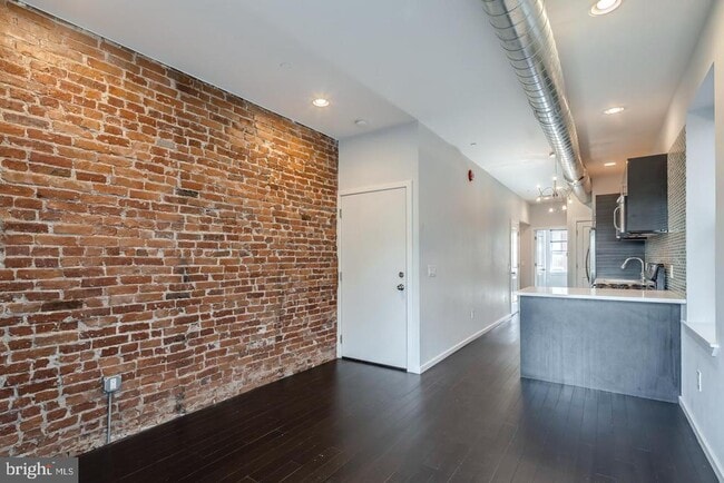 Building Photo - 927 N 2nd St Unit 3