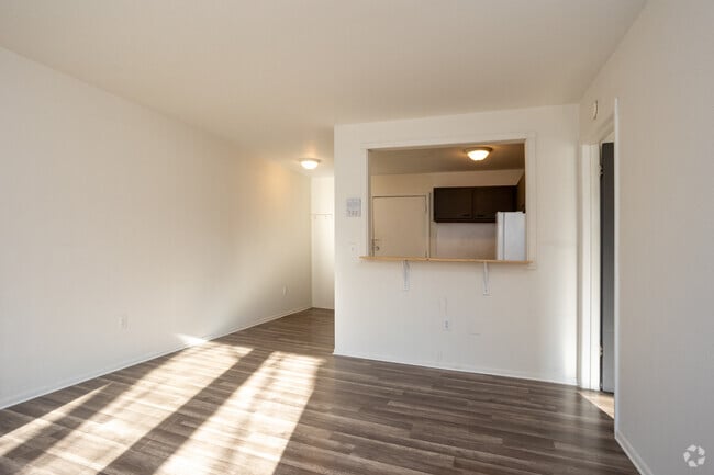 Interior Photo - Arlington Arms Rental