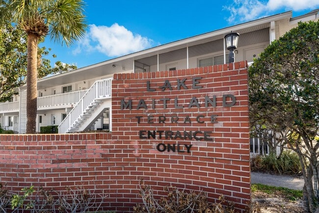 Photo - Lake Maitland Living | Mid-Century Charm