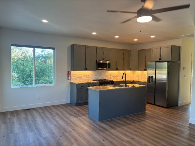Building Photo - 457 19th St Rental