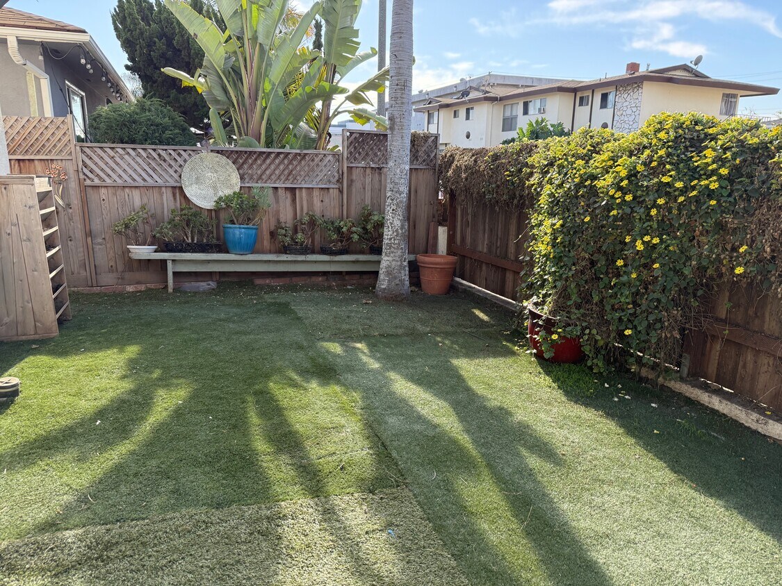 Private enclosed garden - 11954 Eucalyptus Ave (Hawthorne, CA)