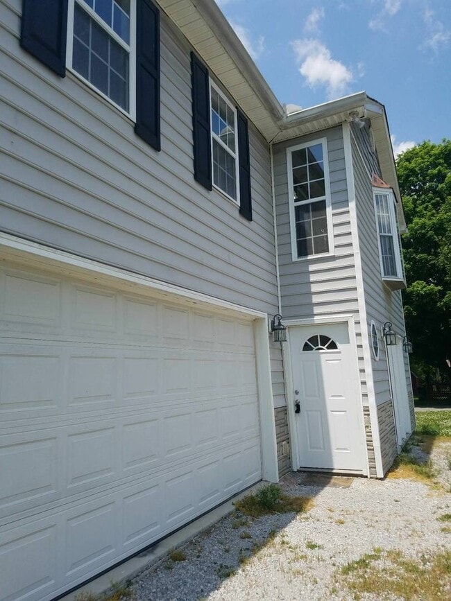 Photo - Beautiful 2 Bedroom Home with Spacious Bonus Room!