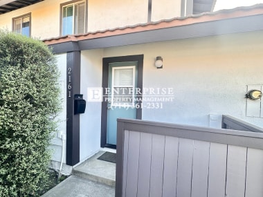 Photo - Luxury Living Made Easy: Your Tustin 2-Bed...