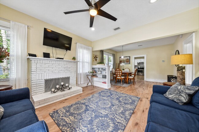 Photo - 517 W 18th St