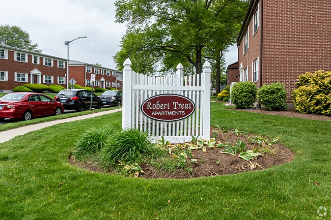 Robert Treat - All Utilities Included