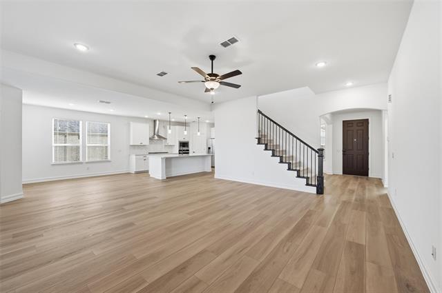 Photo - 765 Brozgold Ave