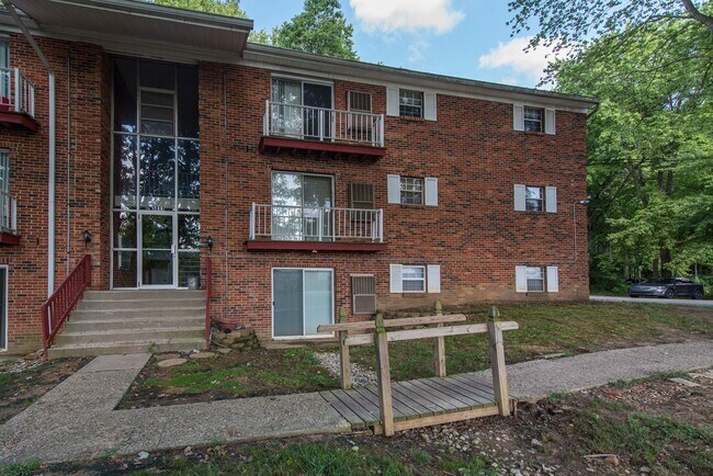 Building Photo - Large 2 bedroom with all the best amenities Unit Apt 807