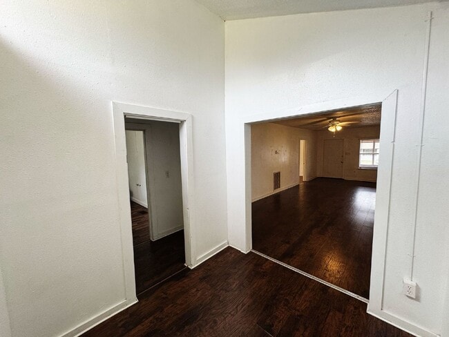 Photo - "Charming 3-Bedroom Retreat with Modern Amenities in Lakeland!"
