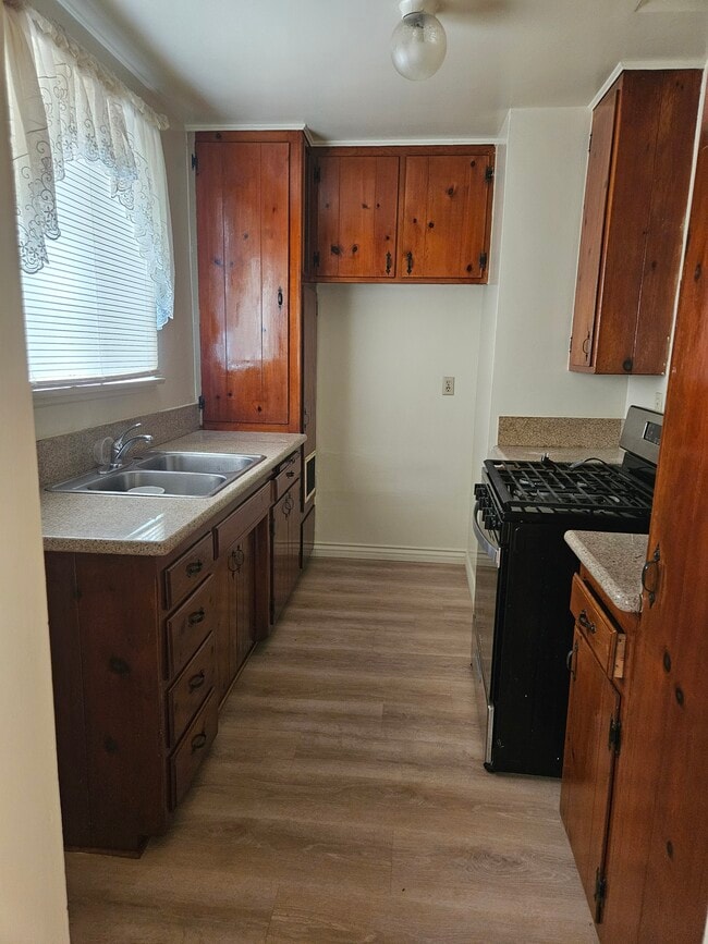 kitchen - 5927 Lemp Ave Unit 4