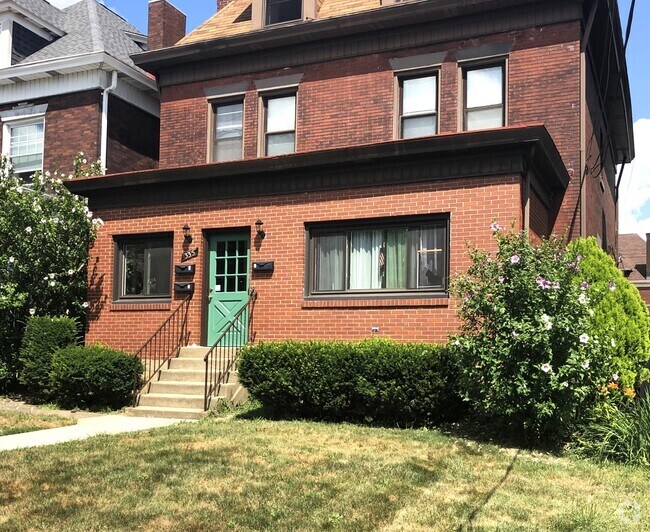 Building Photo - 335 S Evaline St Unit 3 Rental