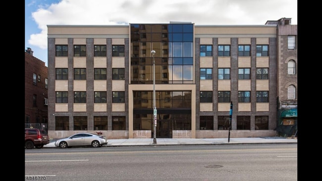 Building Photo - 90 Clinton Ave Unit Apt 407